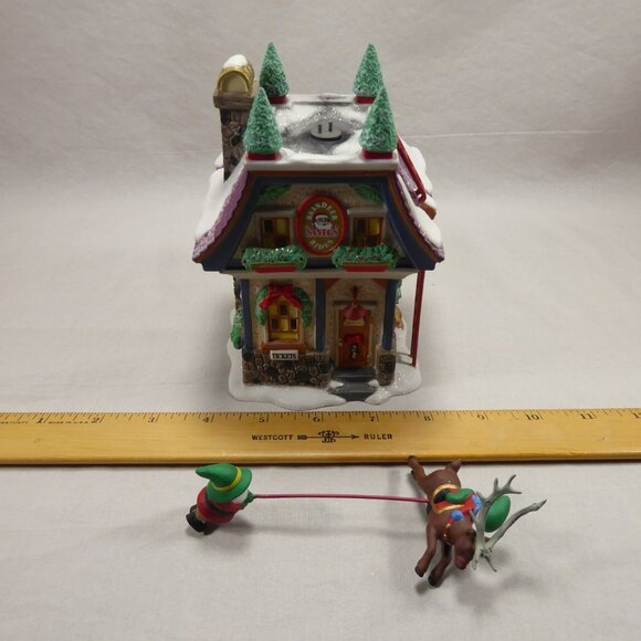 Dept 56 Santa's Reindeer Rides North Pole Series Christmas Village House 2002 - Picture 10 of 11